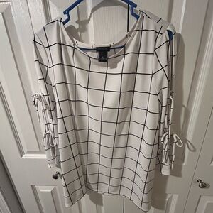 Ann Taylor - blouse (white and black)